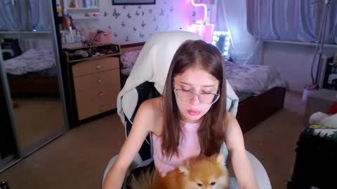 Molly Prvt is open online show from October 8, 6:18 am