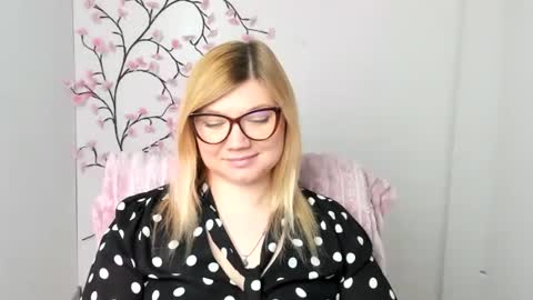 Molly online show from February 5, 1:58 pm