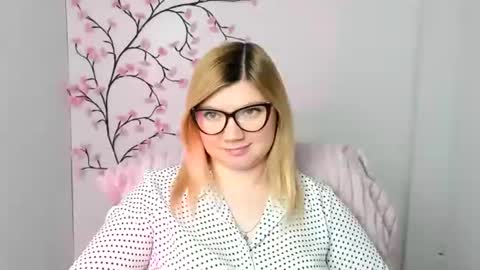 Molly online show from February 1, 12:37 pm