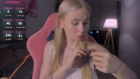 molly_toads online show from January 28, 4:29 am