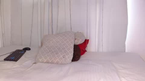  MOLLY  GUNSG online show from January 28, 10:01 pm