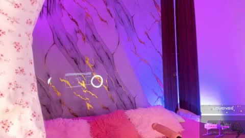 New girl Emily Valentina  Michelle online show from December 21, 9:08 pm