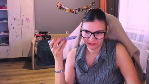  KIRA  online show from December 15, 5:56 am