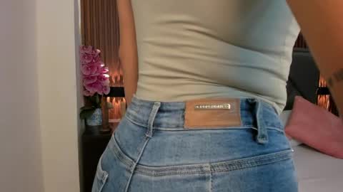 mollylove_ online show from April 13, 6:52 pm