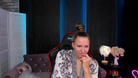 hi im Molly heregreat boobs big heart  warm pussy  online show from December 4, 2:36 am