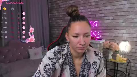 hi im Molly heregreat boobs big heart  warm pussy  online show from October 7, 1:32 am