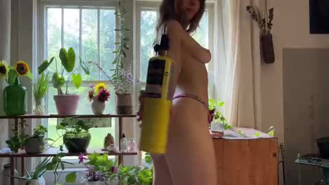 Mia  online show from September 10, 1:44 pm