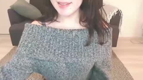 Momo online show from December 7, 12:45 pm