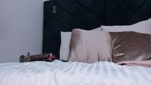 Momo  online show from April 6, 4:46 am