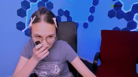 Mona  online show from December 21, 1:32 am