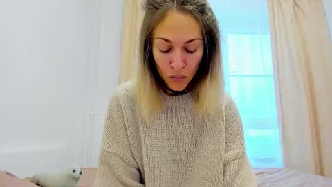 Mona online show from December 8, 6:22 am