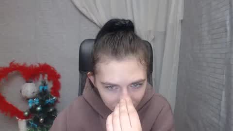 monakali online show from December 6, 7:54 am