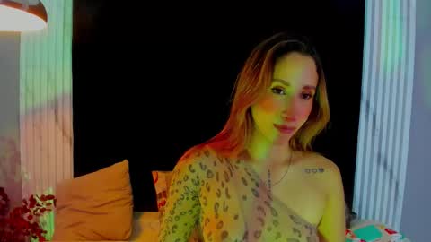 MONIK FOX online show from September 12, 9:55 pm