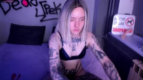 monikalowww online show from June 7, 5:20 pm