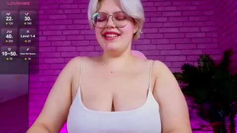 Monica online show from November 14, 10:26 am