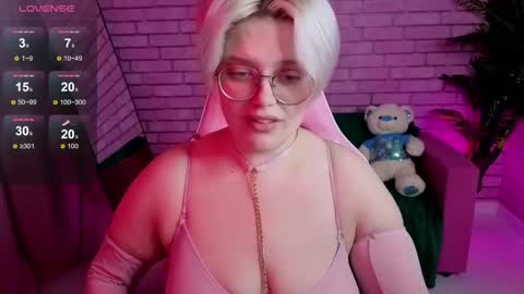 Monica online show from November 5, 9:25 am