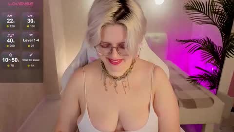 Monica online show from November 17, 9:10 am