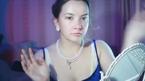 moodiemira online show from October 1, 8:25 pm