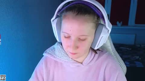 Lola online show from October 16, 3:25 pm