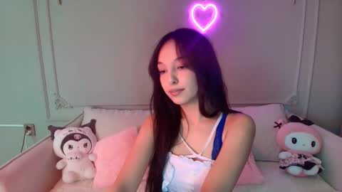 Mia online show from December 2, 4:31 pm