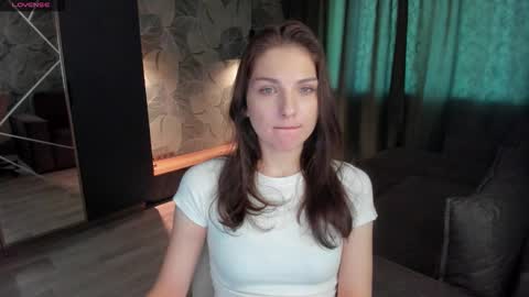 moonmila23 online show from October 8, 6:18 am