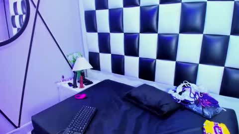 morganasmit_ online show from December 18, 2:22 pm