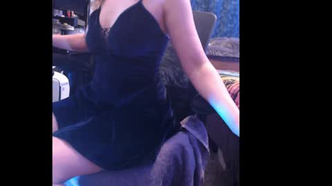 mountainbeauty online show from March 11, 1:37 am