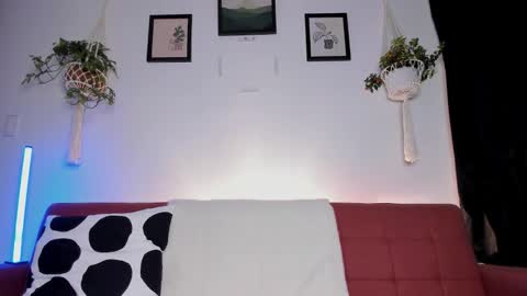 Laura online show from October 6, 3:56 am