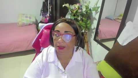 mrs_mommy online show from January 6, 6:52 pm