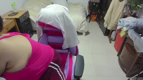 mrs_mommy online show from February 14, 10:47 pm