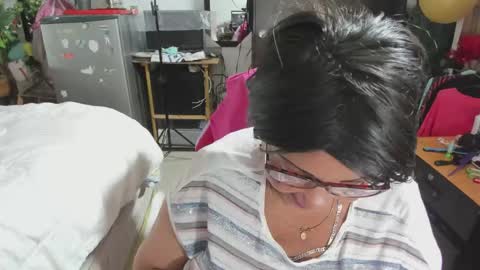 mrs_mommy online show from November 27, 8:01 pm