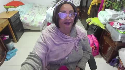 mrs_mommy online show from February 25, 11:37 pm