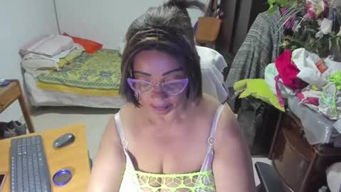 mrs_mommy online show from March 1, 6:21 pm