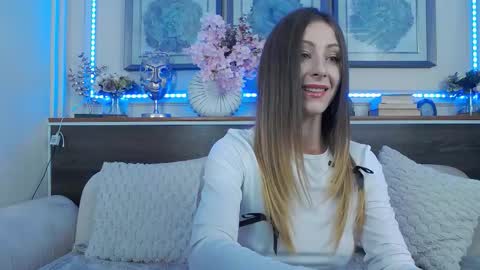 Luna  online show from September 18, 7:23 pm