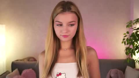 Polly online show from October 17, 3:37 pm