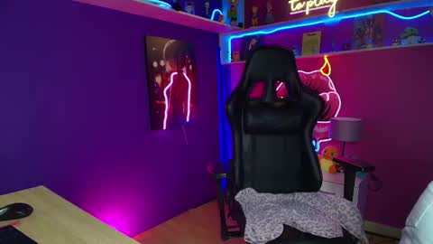 Milly Cute online show from March 5, 4:19 am