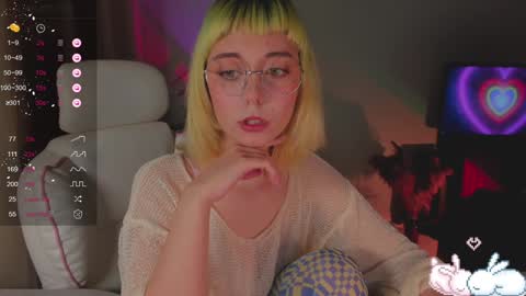 MylaFlores online show from December 20, 1:25 am