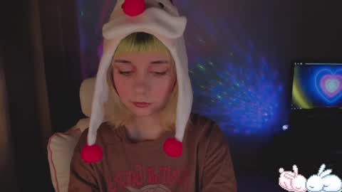 MylaFlores online show from December 27, 2:04 am