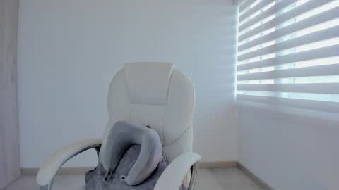 Myle online show from January 17, 9:06 pm