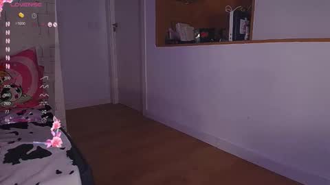 mynameisnikki_ online show from September 28, 5:58 am