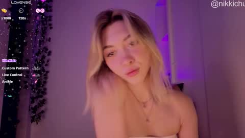 mynameisnikki_ online show from January 16, 5:47 am