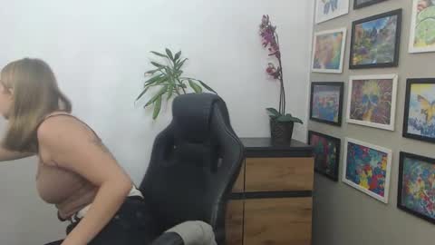 Erica online show from October 28, 11:38 am