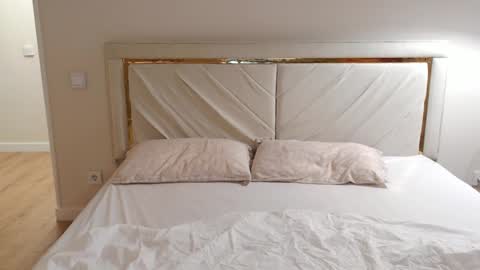 mysticsirenn online show from February 15, 6:33 am