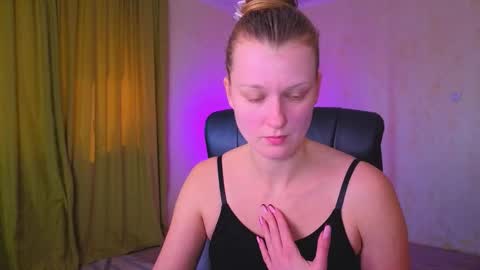 mysticvenus_ online show from March 16, 1:15 pm