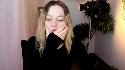 Eva  online show from March 3, 6:31 am