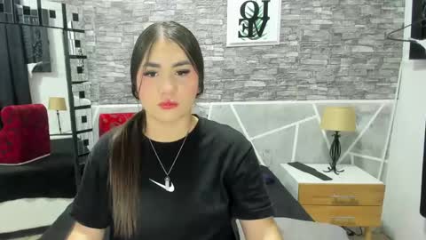 naahomi online show from December 10, 11:11 am