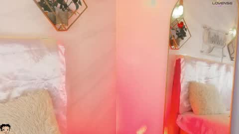 naamah_b online show from September 17, 2:37 pm