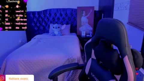 NAHIARA EVANS online show from March 4, 7:08 am