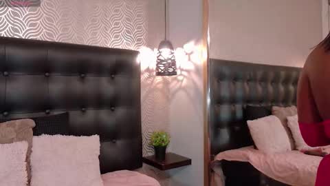 naiaramasson_ online show from February 23, 12:26 pm