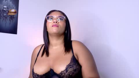 nairagold_ online show from March 13, 12:56 am